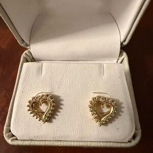 Vintage 14kt yellow gold heart diamonds stud earrings
